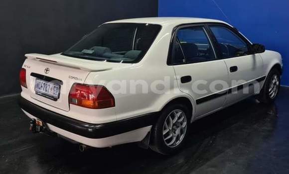Acheter Occasion Voiture Toyota Corolla Blanc à Livingstone, Zambie Acheter Occasion Voiture Toyota Corolla Blanc à Livingstone, Zambie
