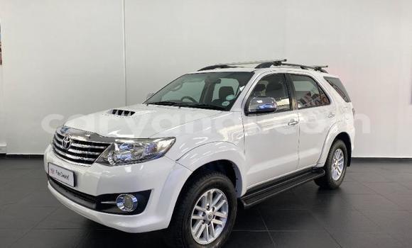 Acheter Occasion Voiture Toyota Fortuner Blanc à Lusaka, Zambie Acheter Occasion Voiture Toyota Fortuner Blanc à Lusaka, Zambie