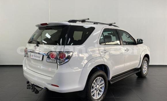 Acheter Occasion Voiture Toyota Fortuner Blanc à Lusaka, Zambie Acheter Occasion Voiture Toyota Fortuner Blanc à Lusaka, Zambie