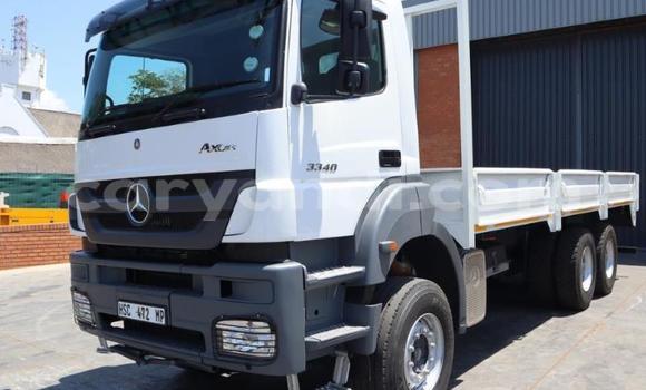 Acheter Occasion Utilitaire Mercedes–Benz Truck Blanc à Lusaka, Zambie Acheter Occasion Utilitaire Mercedes–Benz Truck Blanc à Lusaka, Zambie