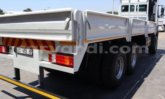 Acheter Occasion Utilitaire Mercedes–Benz Truck Blanc à Lusaka, Zambie Acheter Occasion Utilitaire Mercedes–Benz Truck Blanc à Lusaka, Zambie