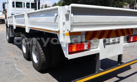 Acheter Occasion Utilitaire Mercedes–Benz Truck Blanc à Lusaka, Zambie Acheter Occasion Utilitaire Mercedes–Benz Truck Blanc à Lusaka, Zambie