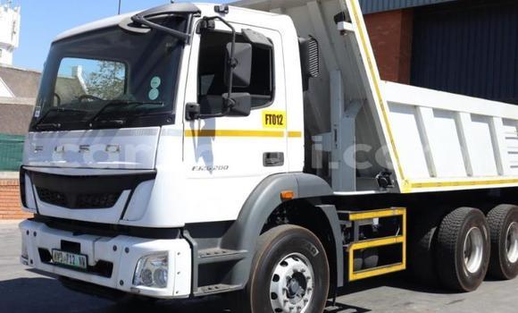 Acheter Occasion Utilitaire Mitsubishi Fuso Blanc à Lusaka, Zambie Acheter Occasion Utilitaire Mitsubishi Fuso Blanc à Lusaka, Zambie