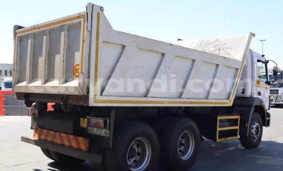 Acheter Occasion Utilitaire Mitsubishi Fuso Blanc à Lusaka, Zambie Acheter Occasion Utilitaire Mitsubishi Fuso Blanc à Lusaka, Zambie