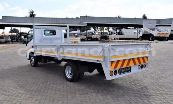 Acheter Occasion Utilitaire Toyota Dyna Blanc à Lusaka, Zambie Acheter Occasion Utilitaire Toyota Dyna Blanc à Lusaka, Zambie