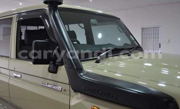 Acheter Occasion Voiture Toyota Land Cruiser Beige à Lusaka, Zambie Acheter Occasion Voiture Toyota Land Cruiser Beige à Lusaka, Zambie