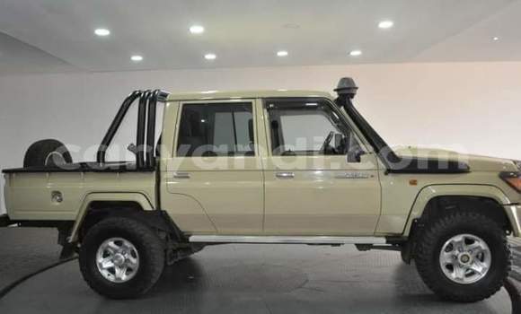 Acheter Occasion Voiture Toyota Land Cruiser Beige à Lusaka, Zambie Acheter Occasion Voiture Toyota Land Cruiser Beige à Lusaka, Zambie
