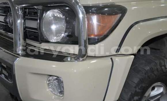 Acheter Occasion Voiture Toyota Land Cruiser Beige à Lusaka, Zambie Acheter Occasion Voiture Toyota Land Cruiser Beige à Lusaka, Zambie