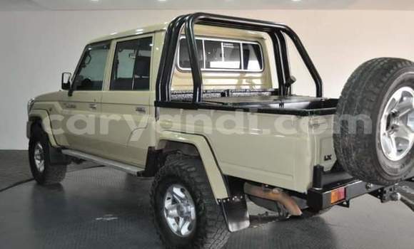 Acheter Occasion Voiture Toyota Land Cruiser Beige à Lusaka, Zambie Acheter Occasion Voiture Toyota Land Cruiser Beige à Lusaka, Zambie