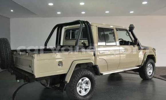 Acheter Occasion Voiture Toyota Land Cruiser Beige à Lusaka, Zambie Acheter Occasion Voiture Toyota Land Cruiser Beige à Lusaka, Zambie