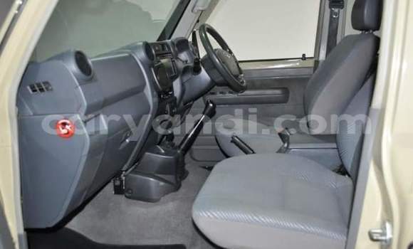 Acheter Occasion Voiture Toyota Land Cruiser Beige à Lusaka, Zambie Acheter Occasion Voiture Toyota Land Cruiser Beige à Lusaka, Zambie