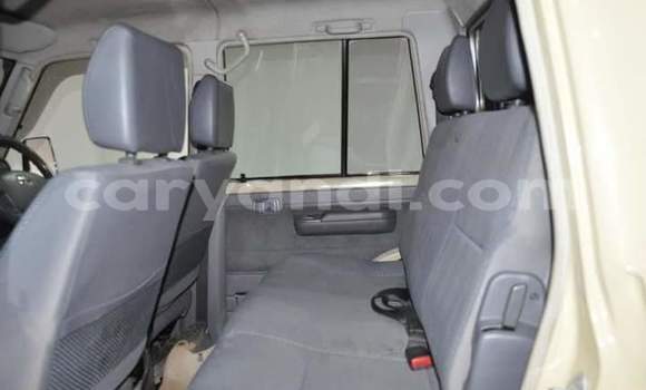 Acheter Occasion Voiture Toyota Land Cruiser Beige à Lusaka, Zambie Acheter Occasion Voiture Toyota Land Cruiser Beige à Lusaka, Zambie