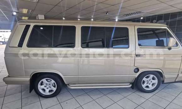 Nunua Ilio tumika Volkswagen Caravelle Brown Gari ndani ya Livingstone nchini Zambia Nunua Ilio tumika Volkswagen Caravelle Brown Gari ndani ya Livingstone nchini Zambia
