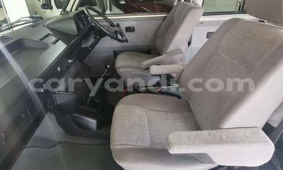 Nunua Ilio tumika Volkswagen Caravelle Brown Gari ndani ya Livingstone nchini Zambia Nunua Ilio tumika Volkswagen Caravelle Brown Gari ndani ya Livingstone nchini Zambia