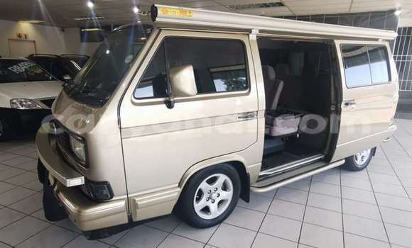 Nunua Ilio tumika Volkswagen Caravelle Brown Gari ndani ya Livingstone nchini Zambia Nunua Ilio tumika Volkswagen Caravelle Brown Gari ndani ya Livingstone nchini Zambia