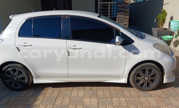 Acheter Occasion Voiture Toyota Vitz Blanc à Lusaka, Zambie