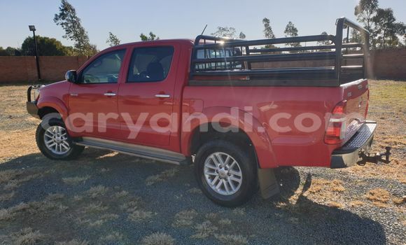 Tenga Tsaru Toyota Hilux Tsvuku Mota in Kitwe in Zambia Tenga Tsaru Toyota Hilux Tsvuku Mota in Kitwe in Zambia