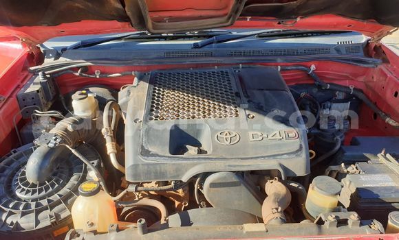 Tenga Tsaru Toyota Hilux Tsvuku Mota in Kitwe in Zambia Tenga Tsaru Toyota Hilux Tsvuku Mota in Kitwe in Zambia