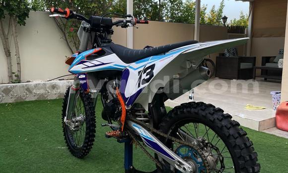Acheter Occasion Moto KTM 125 Beige à Lusaka, Zambie