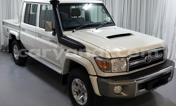 Buy Used Toyota Land Cruiser White Car in Chililabombwe in Copperbelt