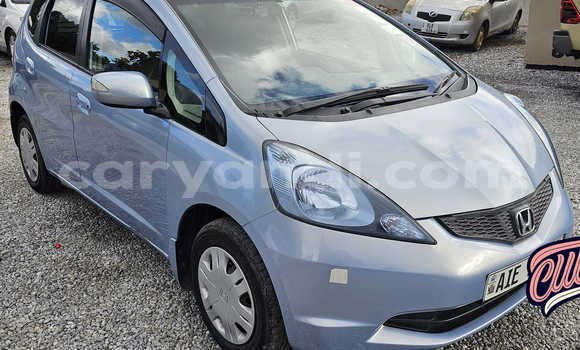 Acheter Occasion Voiture Toyota FunCargo Bleu à Lusaka, Zambie