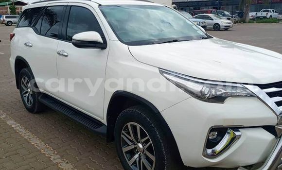 Acheter Occasion Voiture Toyota Fortuner Blanc à Chambishi, Copperbelt Acheter Occasion Voiture Toyota Fortuner Blanc à Chambishi, Copperbelt