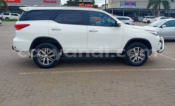 Acheter Occasion Voiture Toyota Fortuner Blanc à Chambishi, Copperbelt Acheter Occasion Voiture Toyota Fortuner Blanc à Chambishi, Copperbelt