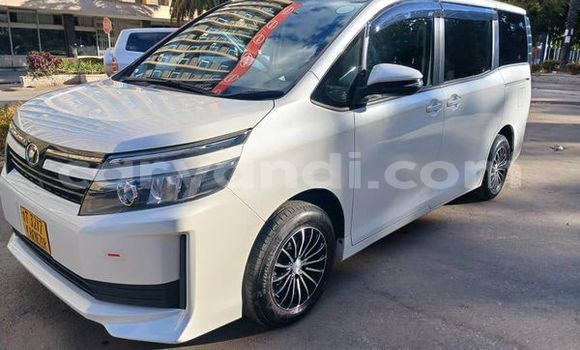 Acheter Occasion Voiture Toyota Voxy Blanc à Lusaka, Zambie Acheter Occasion Voiture Toyota Voxy Blanc à Lusaka, Zambie