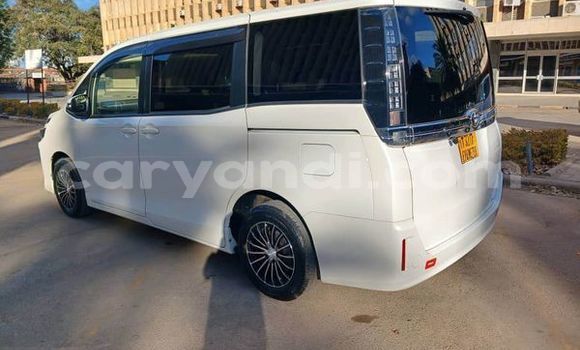 Acheter Occasion Voiture Toyota Voxy Blanc à Lusaka, Zambie Acheter Occasion Voiture Toyota Voxy Blanc à Lusaka, Zambie
