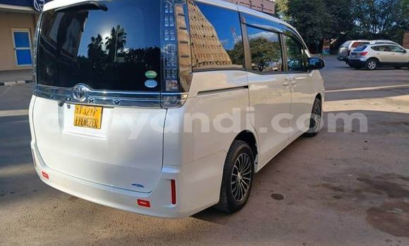 Acheter Occasion Voiture Toyota Voxy Blanc à Lusaka, Zambie Acheter Occasion Voiture Toyota Voxy Blanc à Lusaka, Zambie
