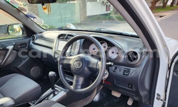 Acheter Occasion Voiture Toyota RAV4 Blanc à Chililabombwe, Copperbelt Acheter Occasion Voiture Toyota RAV4 Blanc à Chililabombwe, Copperbelt