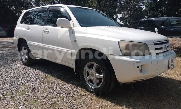 Nunua Ilio tumika Toyota Kluger Nyeupe Gari ndani ya Chama nchini Kusini