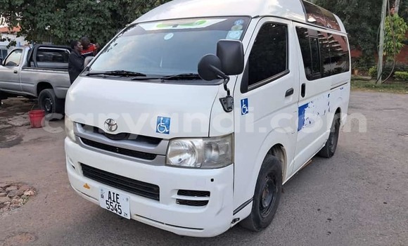 Buy Used Toyota Hiace White Car in Import - Dubai in Zambia