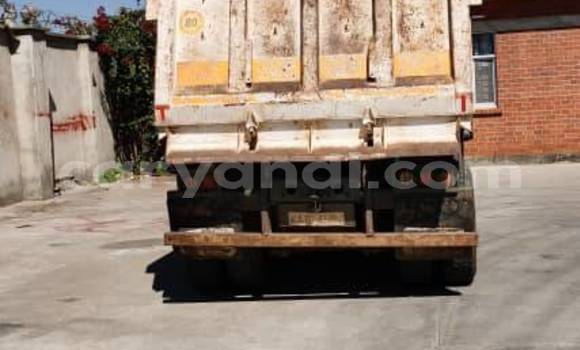 Tenga Tsaru Mercedes–Benz 814 Chena Rori in Choma in Southern Tenga Tsaru Mercedes–Benz 814 Chena Rori in Choma in Southern