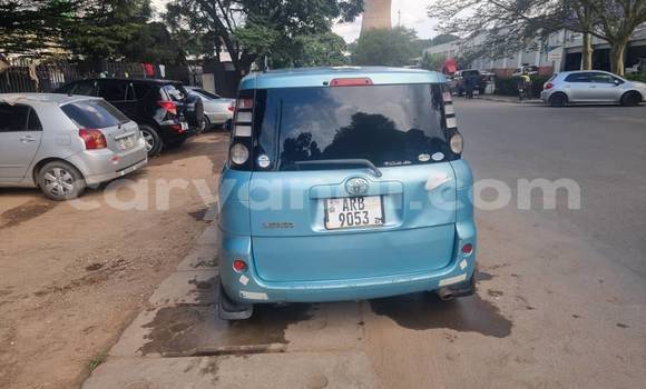 Tenga Tsaru Toyota Sienta Bhuruu Mota in Chipata in Zambia Tenga Tsaru Toyota Sienta Bhuruu Mota in Chipata in Zambia