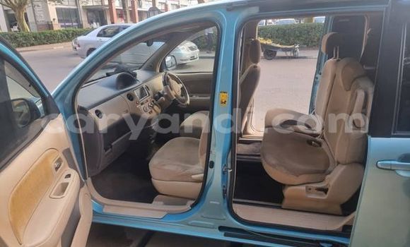 Tenga Tsaru Toyota Sienta Bhuruu Mota in Chipata in Zambia Tenga Tsaru Toyota Sienta Bhuruu Mota in Chipata in Zambia