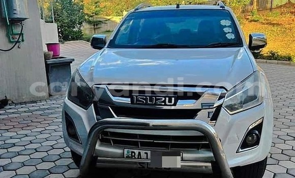 Buy Used Isuzu KB White Car in Chilanga in Lusaka Buy Used Isuzu KB White Car in Chilanga in Lusaka