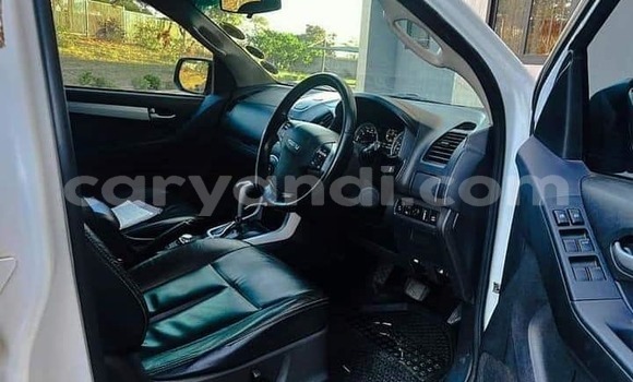 Tenga Tsaru Isuzu KB Chena Mota in Chilanga in Lusaka Tenga Tsaru Isuzu KB Chena Mota in Chilanga in Lusaka