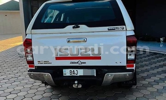 Tenga Tsaru Isuzu KB Chena Mota in Chilanga in Lusaka Tenga Tsaru Isuzu KB Chena Mota in Chilanga in Lusaka