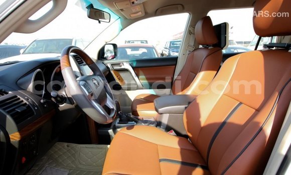 Acheter Import Voiture Toyota Prado Blanc à Import - Dubai, Zambie Acheter Import Voiture Toyota Prado Blanc à Import - Dubai, Zambie