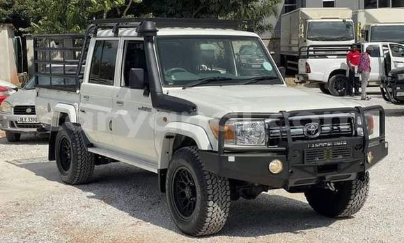 Acheter Occasion Voiture Toyota Land Cruiser Prado Blanc à Lusaka, Zambie Acheter Occasion Voiture Toyota Land Cruiser Prado Blanc à Lusaka, Zambie