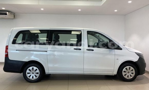 Buy Used Mercedes-Benz C-Classe White Car in Chinsali in Northern Buy Used Mercedes-Benz C-Classe White Car in Chinsali in Northern