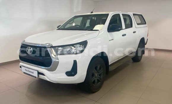 Buy Used Toyota Hilux White Car in Choma in Southern
