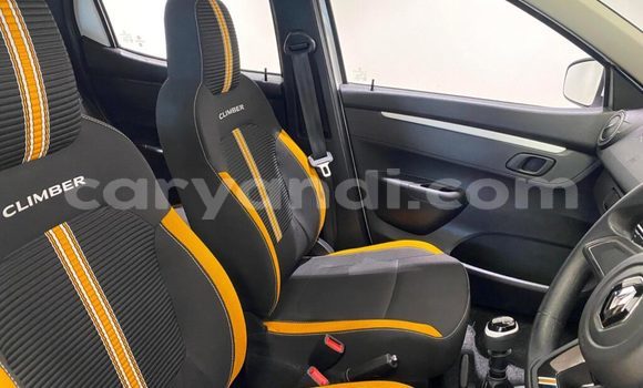 Buy Used Renault KWID White Car in Chililabombwe in Copperbelt Buy Used Renault KWID White Car in Chililabombwe in Copperbelt