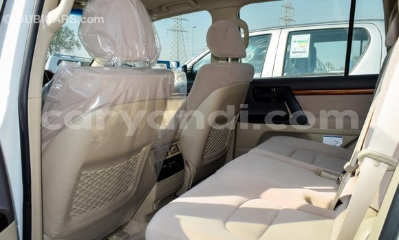Nunua Imported Toyota Land Cruiser Nyeupe Gari ndani ya Import - Dubai nchini Zambia Nunua Imported Toyota Land Cruiser Nyeupe Gari ndani ya Import - Dubai nchini Zambia