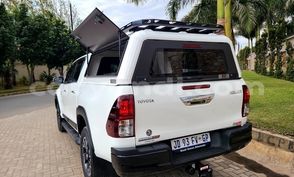 Buy Used Toyota Hilux White Car in Chilanga in Lusaka Buy Used Toyota Hilux White Car in Chilanga in Lusaka