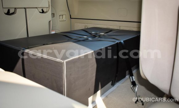 Nunua Imported Toyota Land Cruiser Nyeupe Gari ndani ya Import - Dubai nchini Zambia Nunua Imported Toyota Land Cruiser Nyeupe Gari ndani ya Import - Dubai nchini Zambia