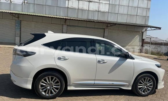 Acheter Occasion Voiture Toyota Harrier Blanc à Chinsali, Nord Acheter Occasion Voiture Toyota Harrier Blanc à Chinsali, Nord