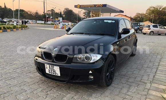Nunua Ilio tumika BMW 1–Series Nyeusi Gari ndani ya Chingola nchini Zambia