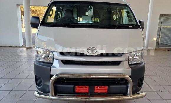 Buy Used Toyota Hiace White Car in Livingstone in Zambia Buy Used Toyota Hiace White Car in Livingstone in Zambia